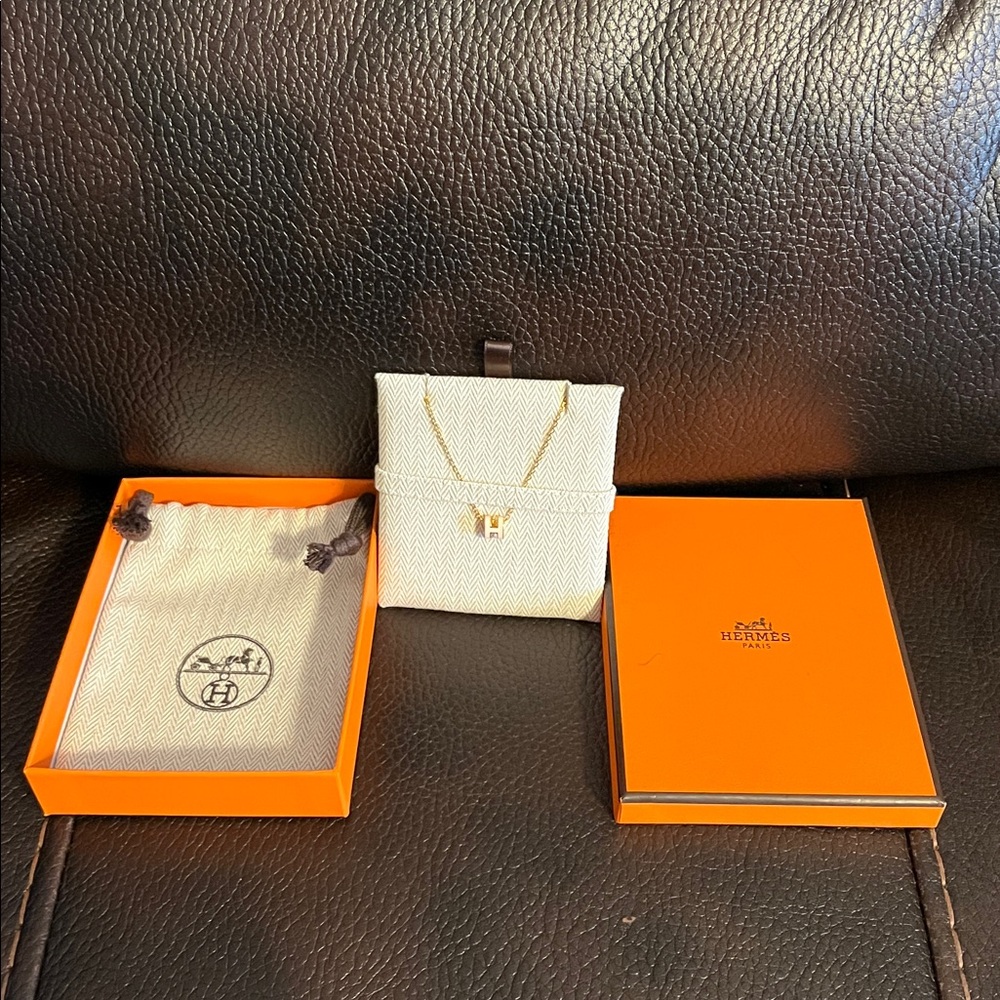 Hermès Pop H logo enamel pendant necklace NEW - Picture 9 of 9